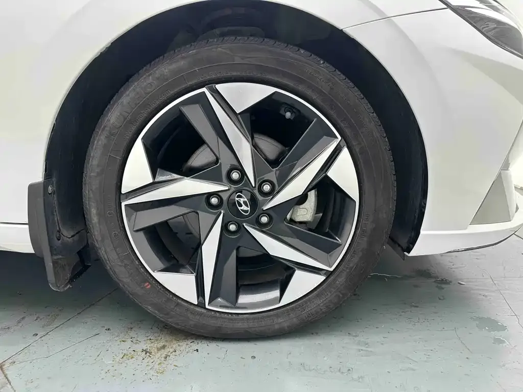 Hyundai Elantra — фото 10