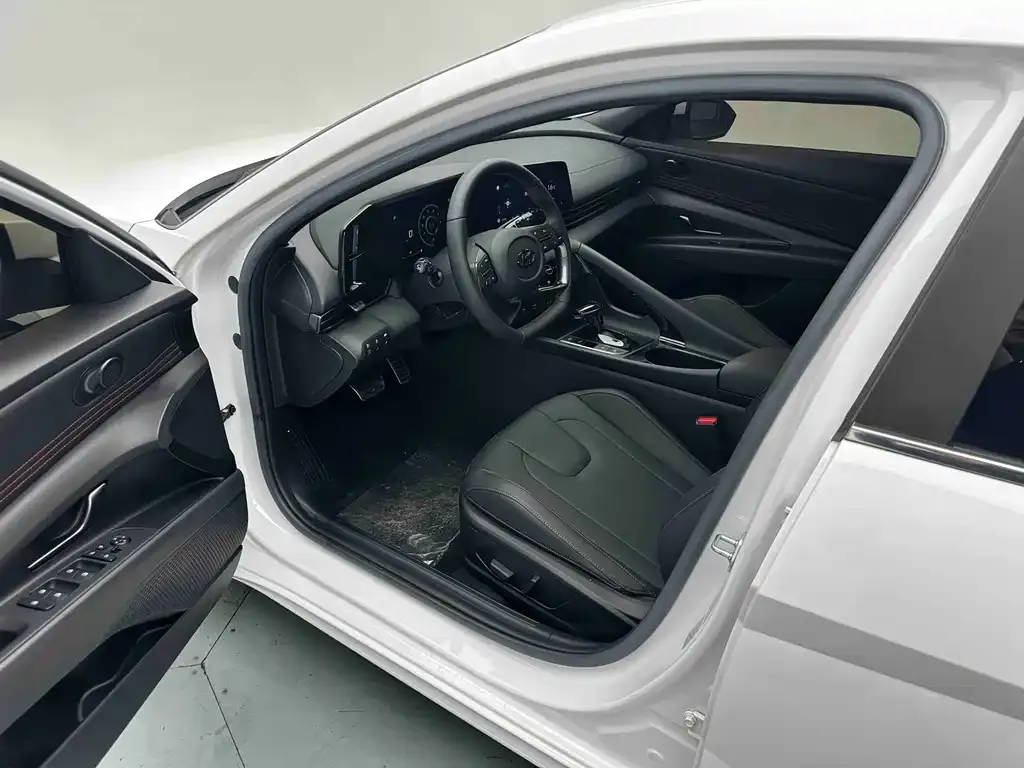 Hyundai Elantra — фото 9