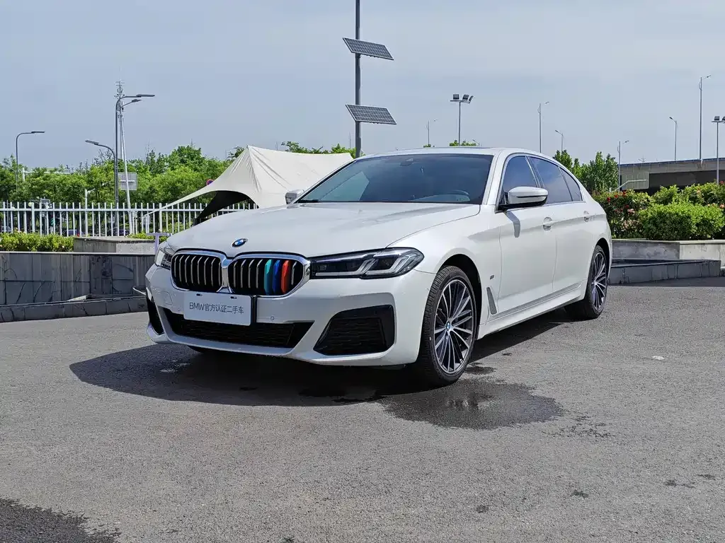 BMW 5 Series — фото 1