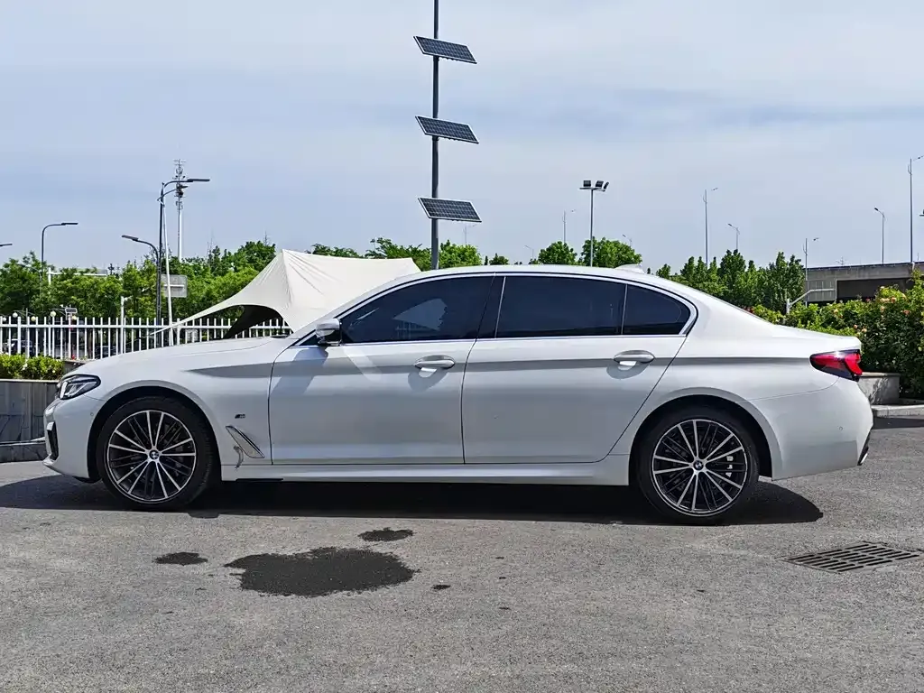 BMW 5 Series — фото 4