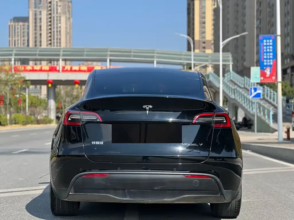 Tesla Model Y — фото 7