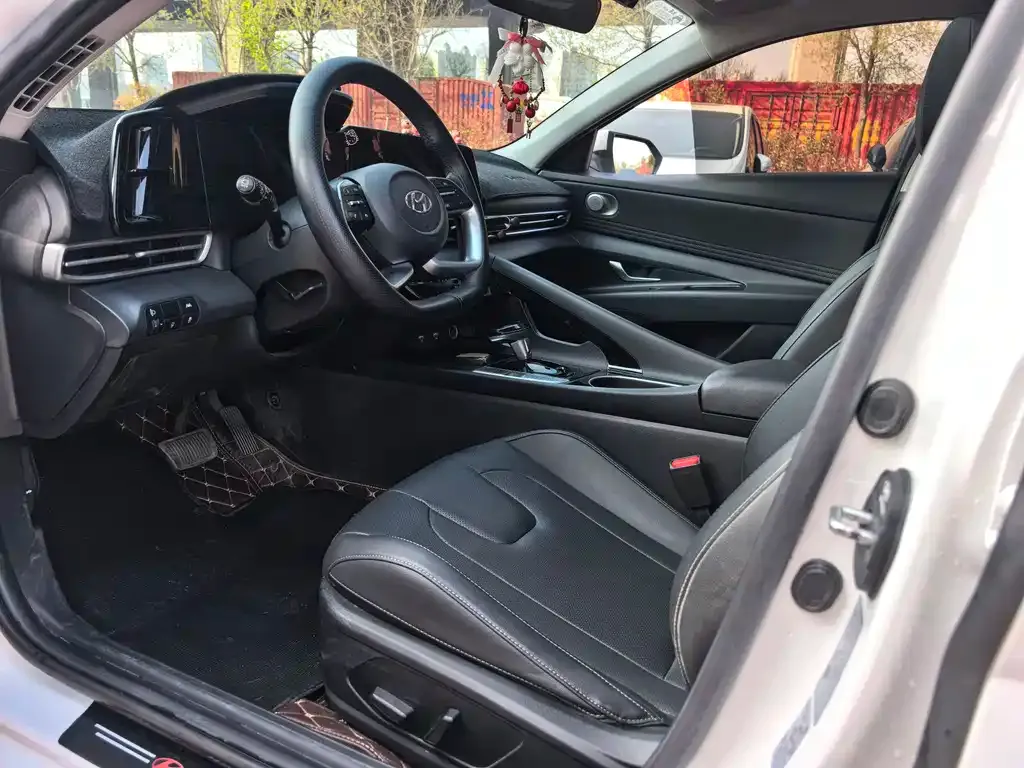 Hyundai Elantra 2022 из CN, фото 2