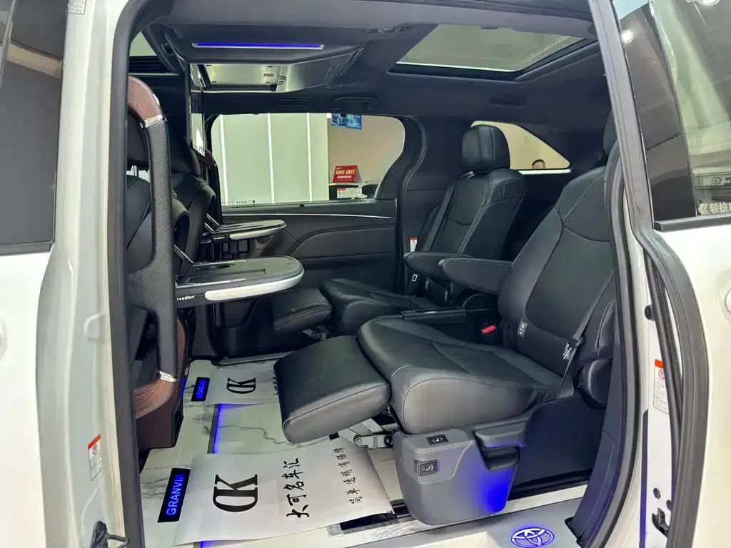 Toyota Granvia — фото 6