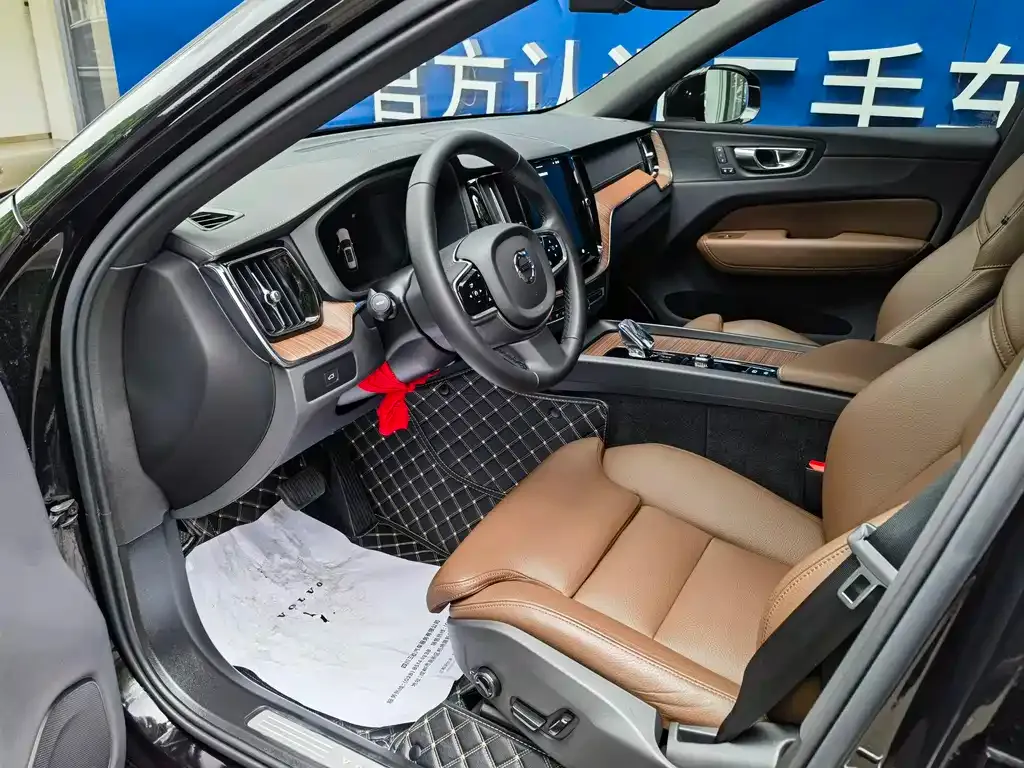 Volvo XC60 2024 из CN, фото 3