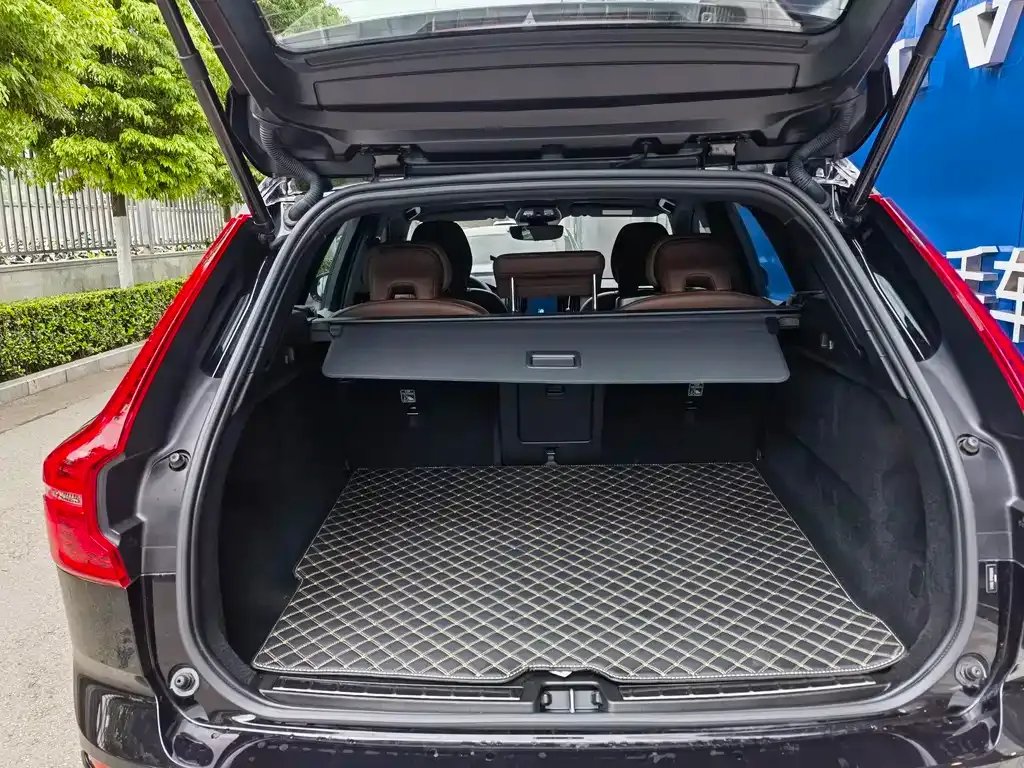 Volvo XC60 2024 из CN, фото 5