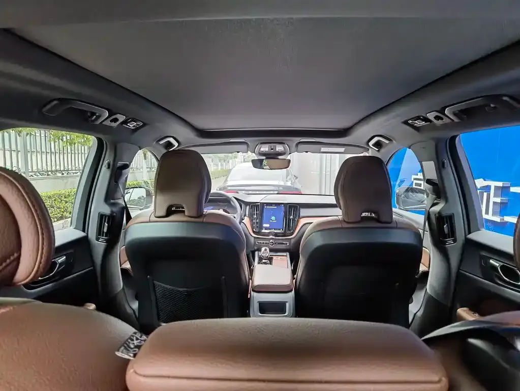 Volvo XC60 2024 из CN, фото 8