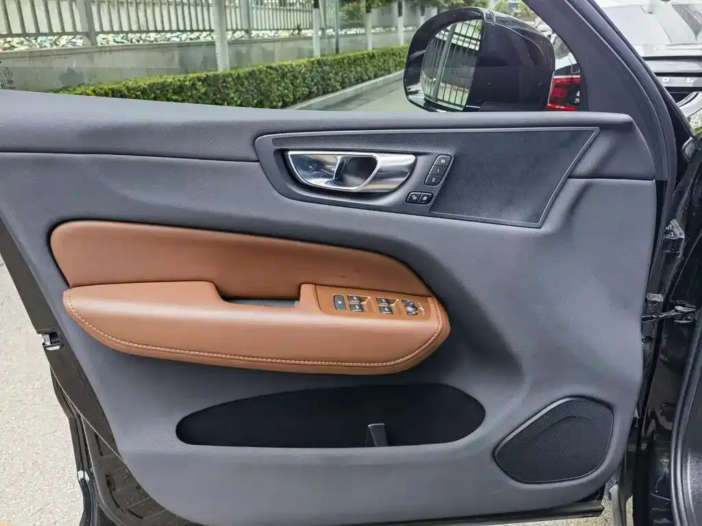 Volvo XC60 2024 из CN, фото 2