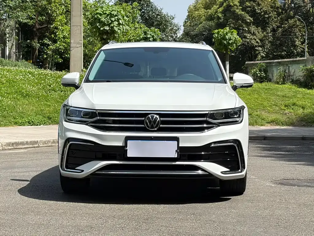 Volkswagen Tiguan L — фото 8