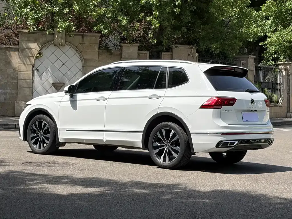 Volkswagen Tiguan L — фото 9