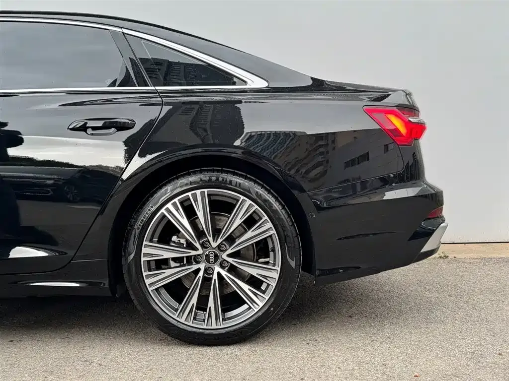 Audi A6L — фото 10