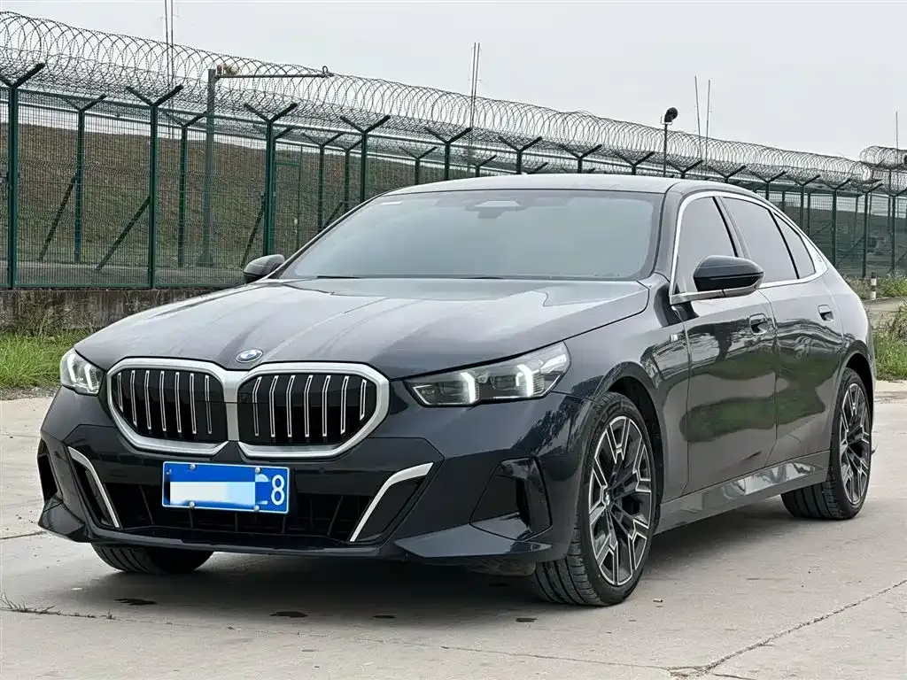 BMW 5 Series 2025 из CN, фото 1