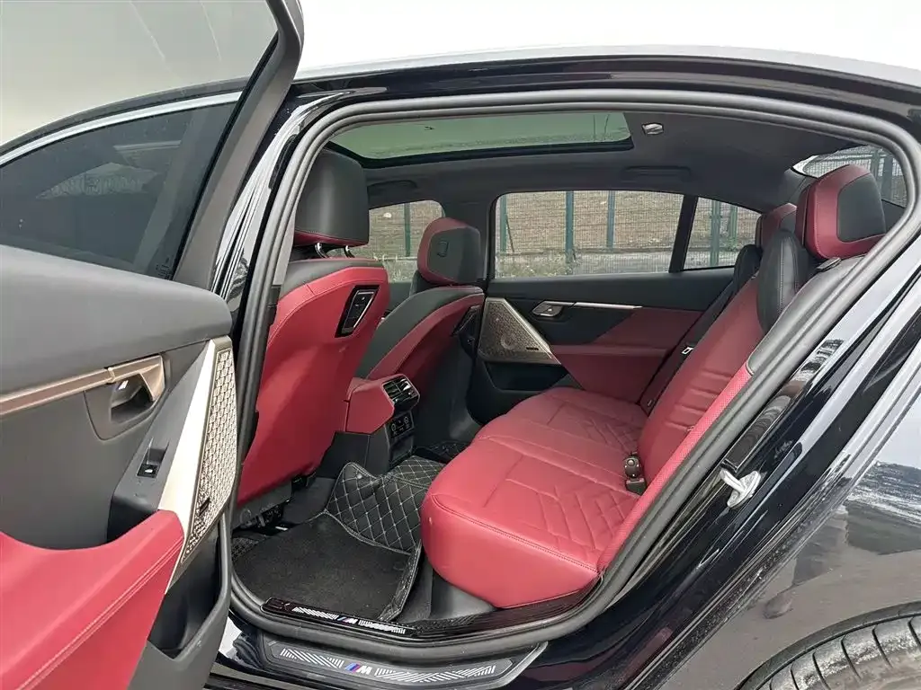 BMW 5 Series 2025 из CN, фото 3