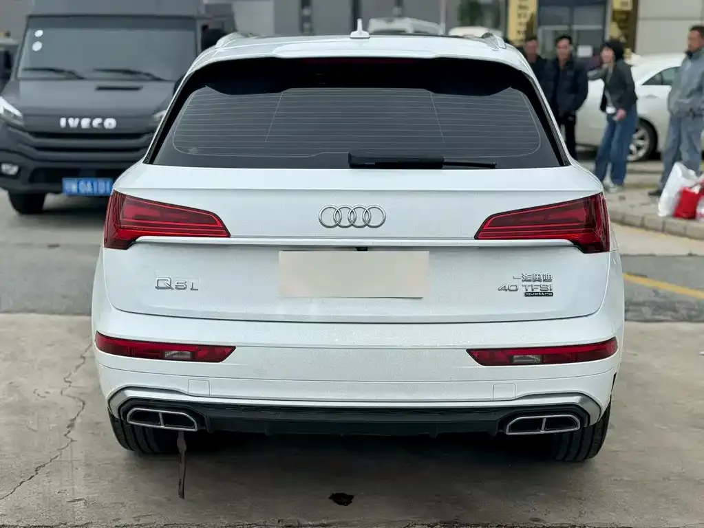 Audi Q5L — фото 10