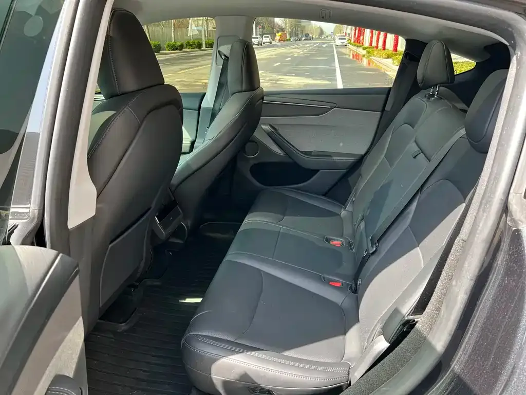Tesla Model Y — фото 5