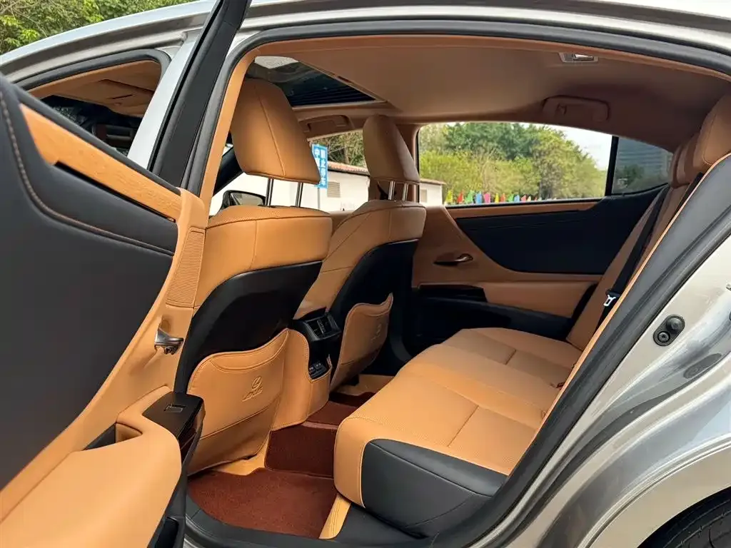 Lexus ES 2024 из CN, фото 2