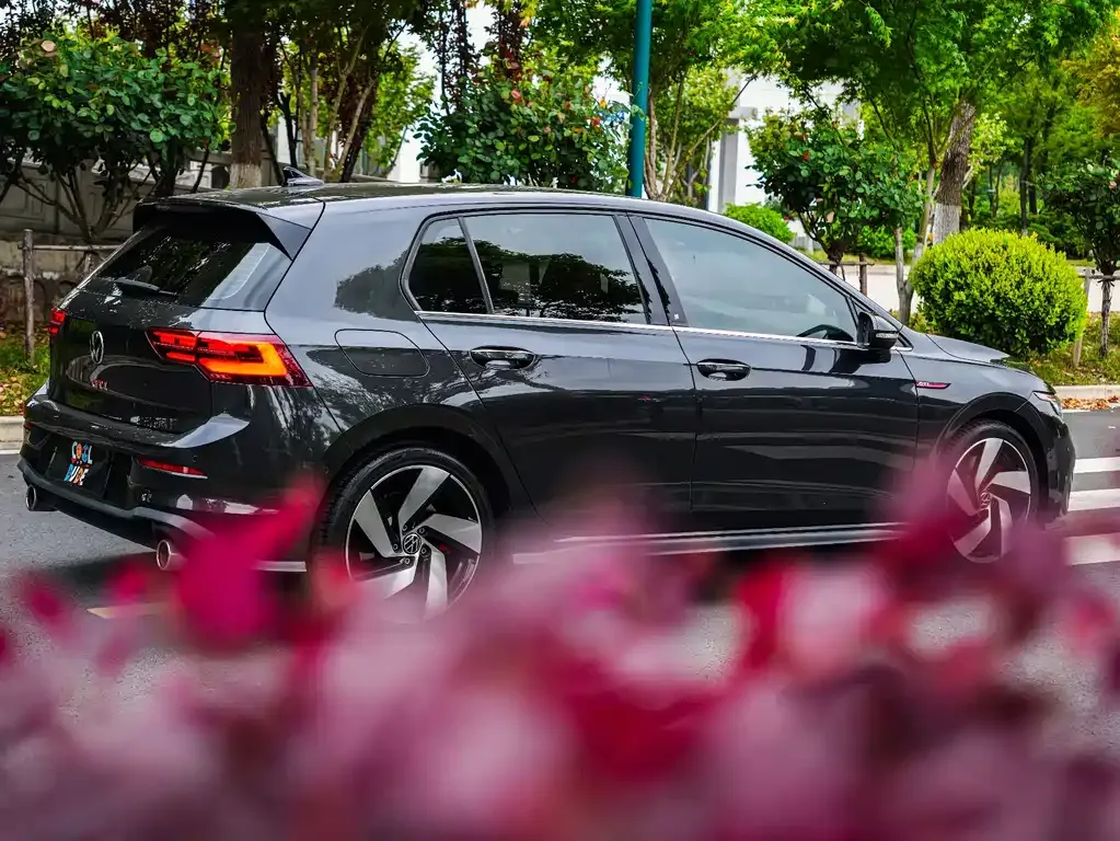 Volkswagen Golf GTI — фото 10