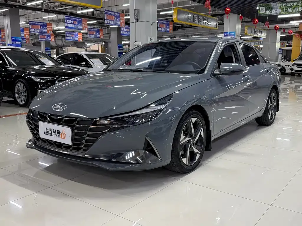 Hyundai Elantra — фото 1