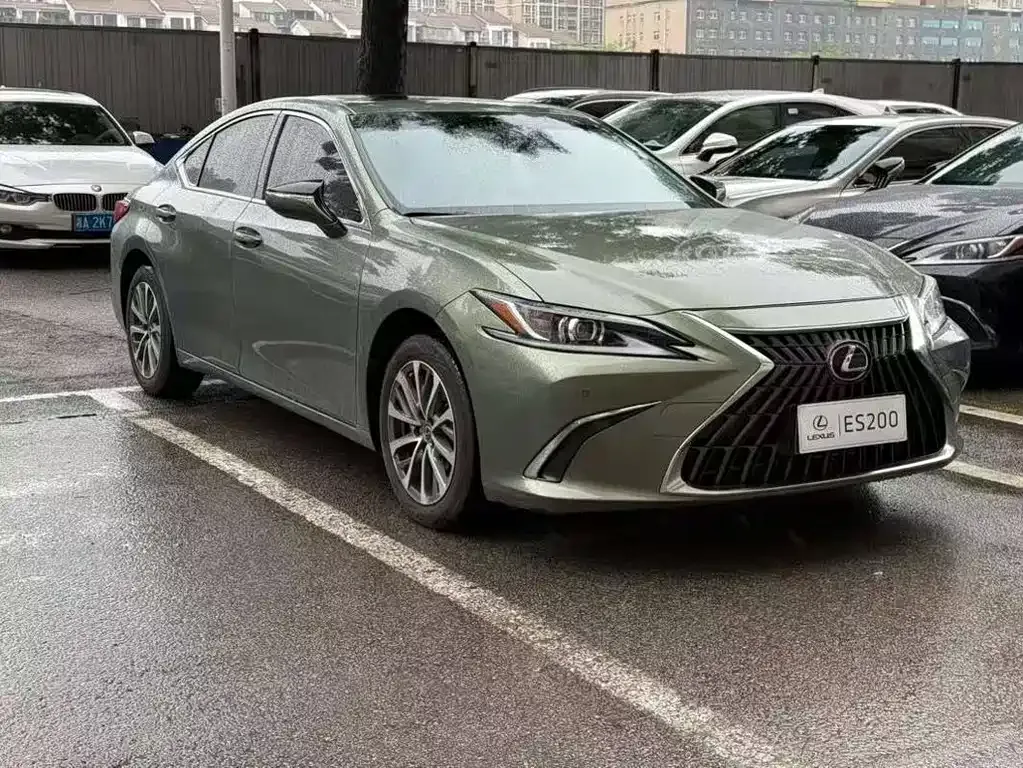 Lexus ES — фото 1