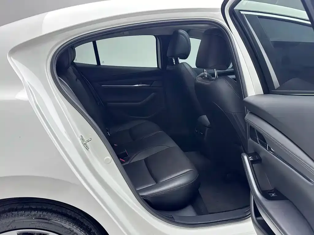 Mazda 3 Axela 2023 из CN, фото 7