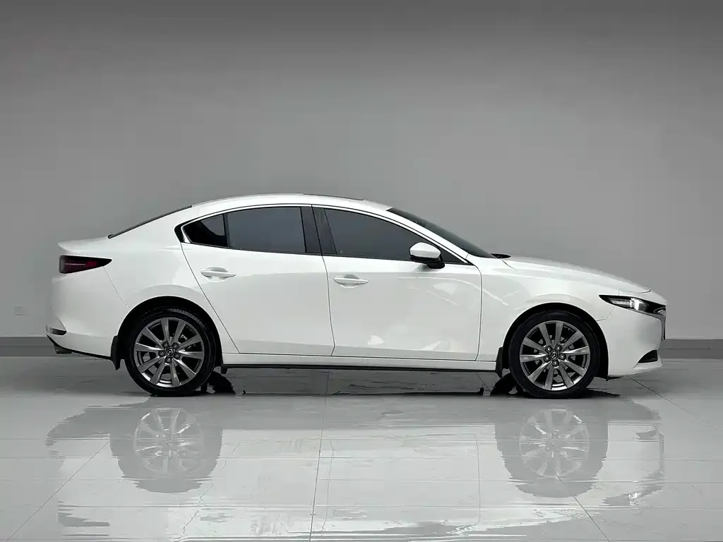 Mazda 3 Axela 2023 из CN, фото 2