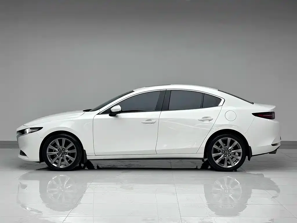 Mazda 3 Axela 2023 из CN, фото 8