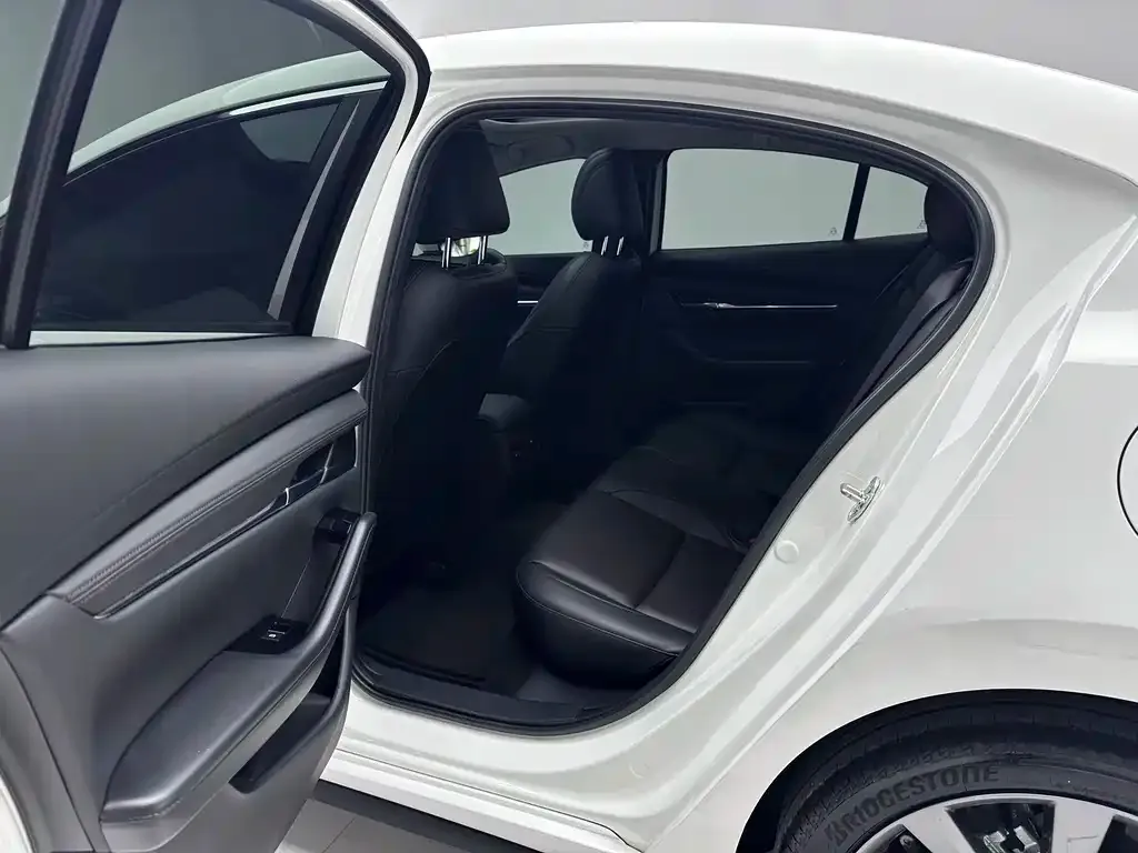 Mazda 3 Axela 2023 из CN, фото 6