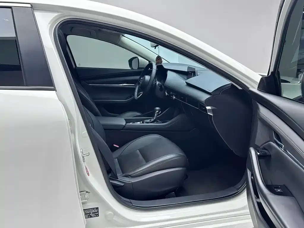 Mazda 3 Axela 2023 из CN, фото 9