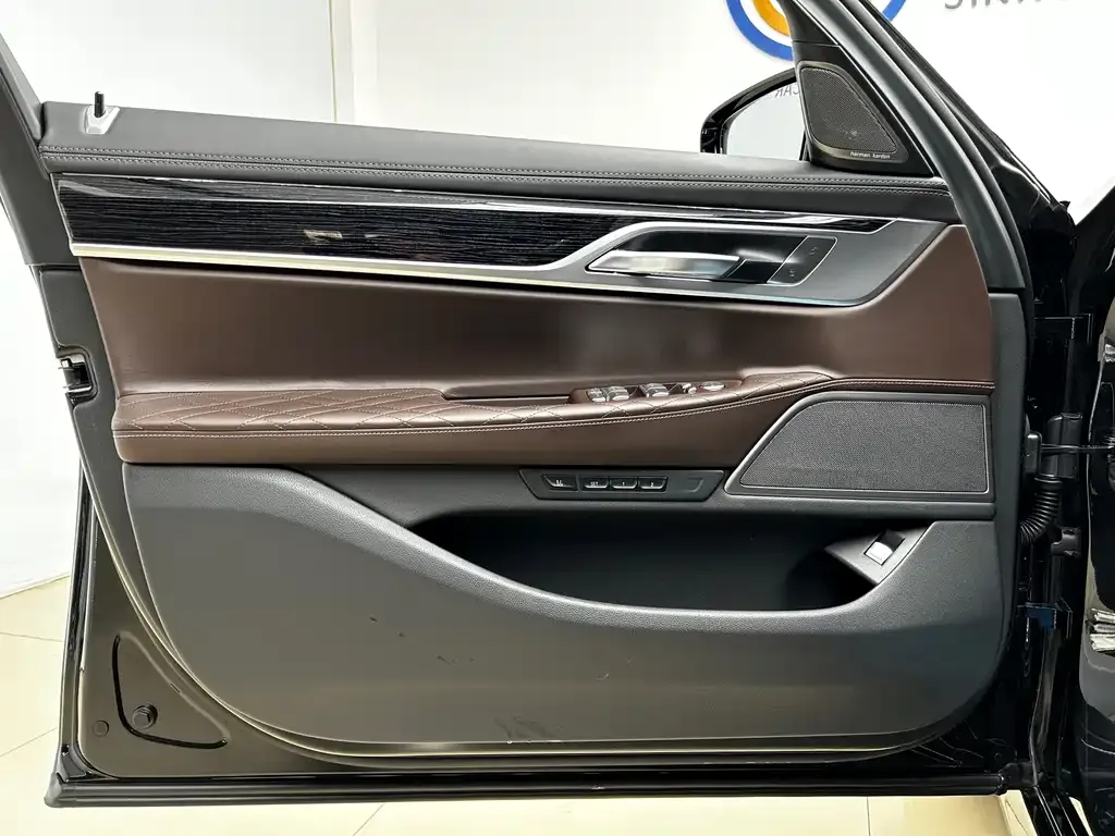 BMW 7 Series 2021 из CN, фото 5