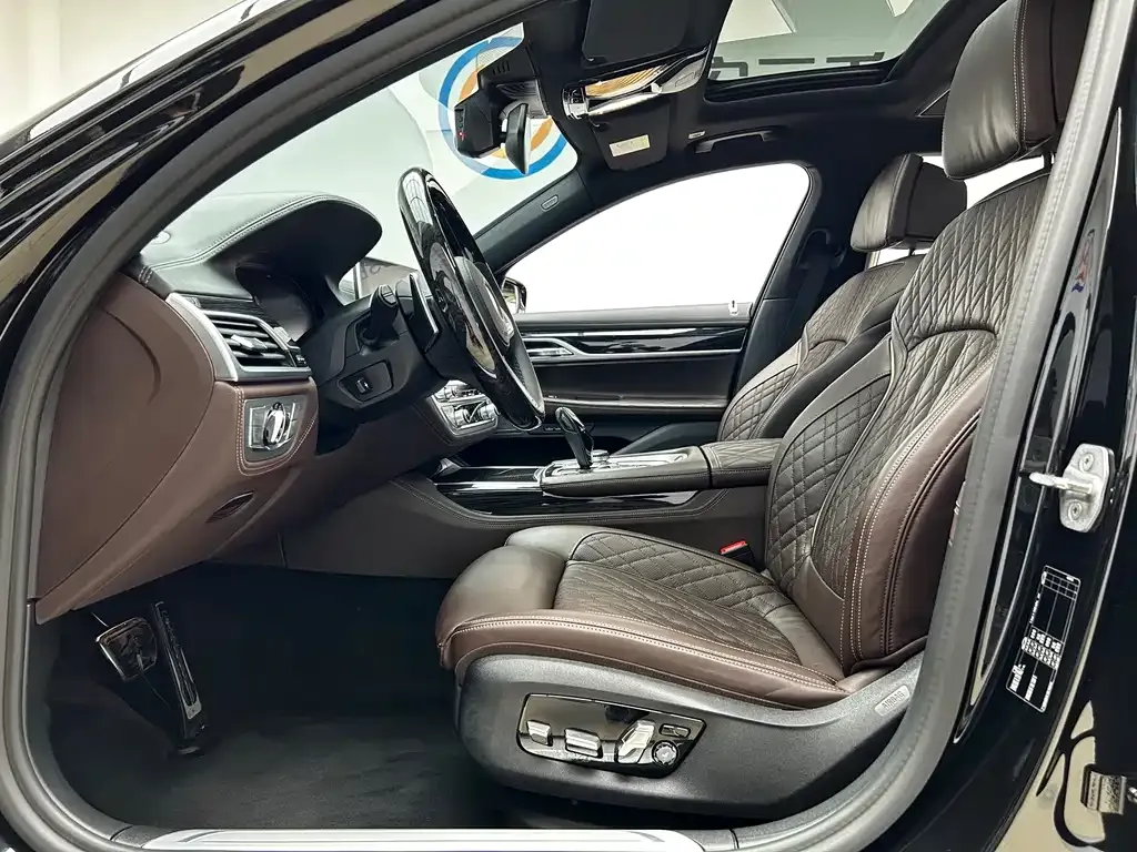 BMW 7 Series 2021 из CN, фото 10