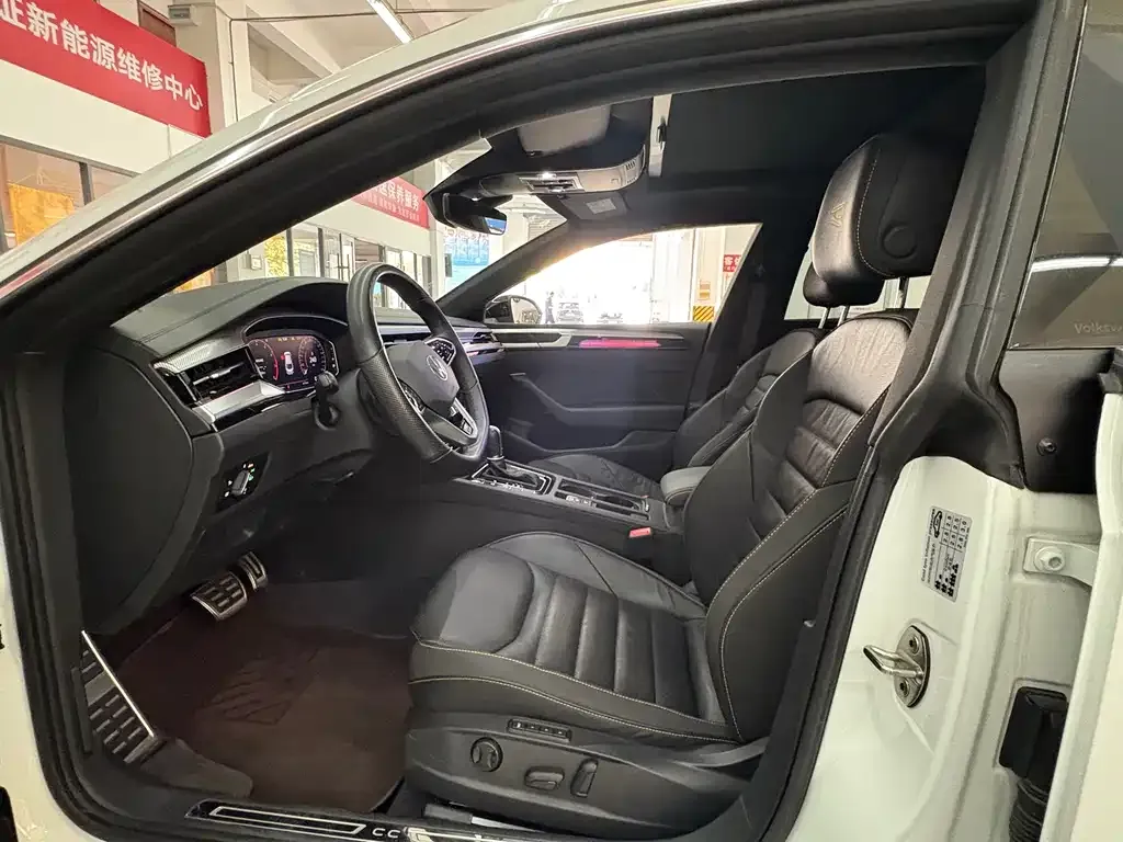 Volkswagen CC 2024 из CN, фото 2