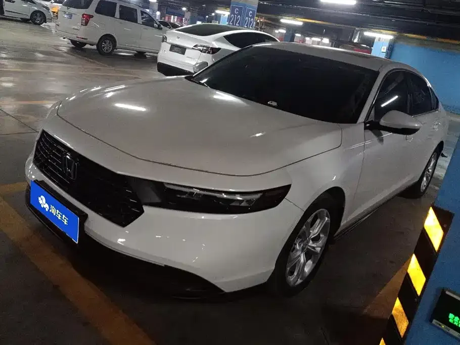 Honda Accord — фото 1