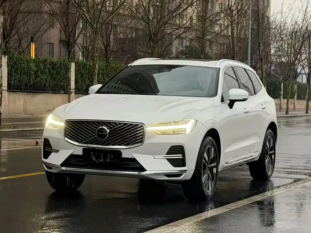 Volvo XC60 — фото 1