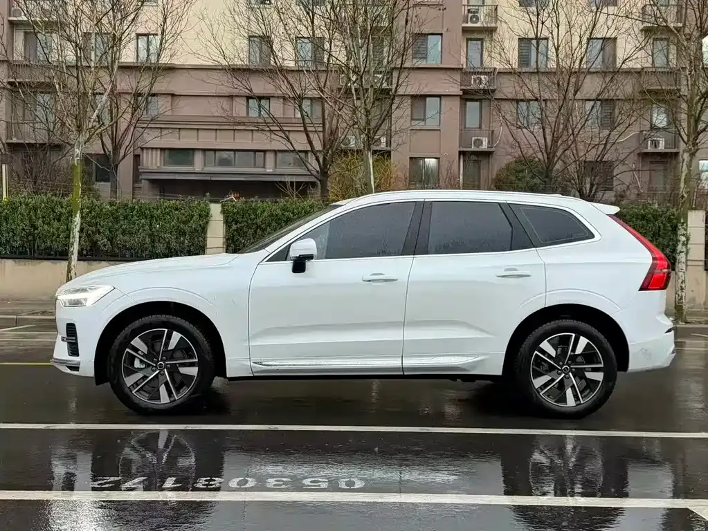 Volvo XC60 — фото 10