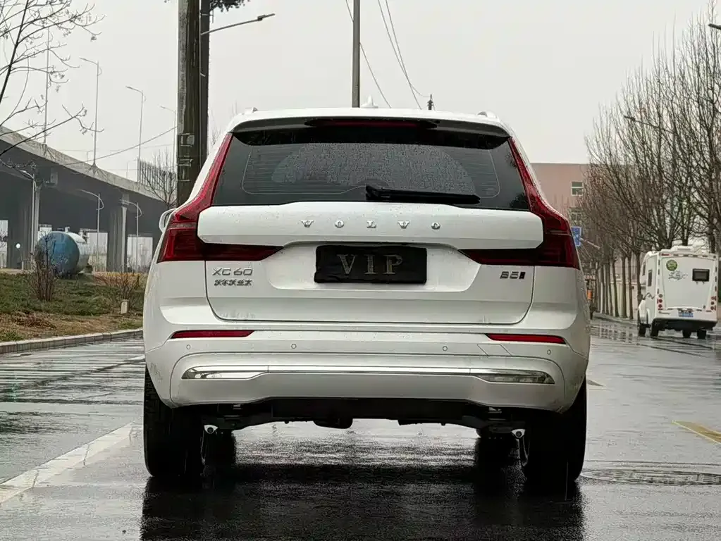 Volvo XC60 — фото 6