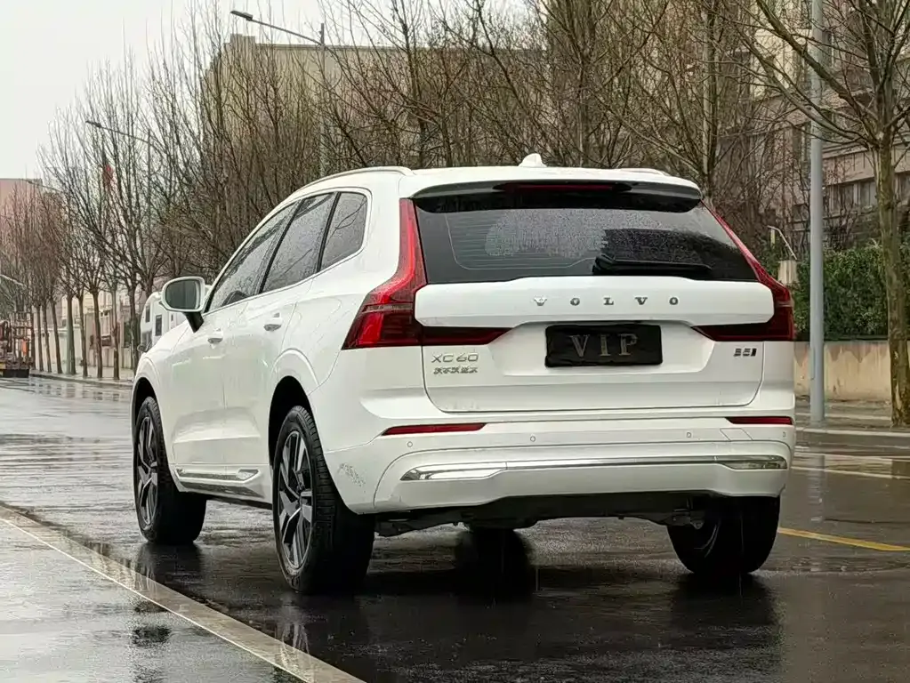 Volvo XC60 — фото 7