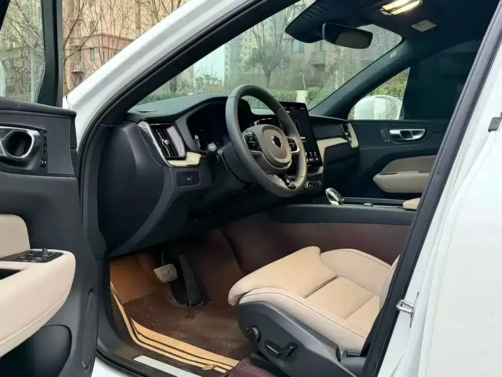 Volvo XC60 — фото 4