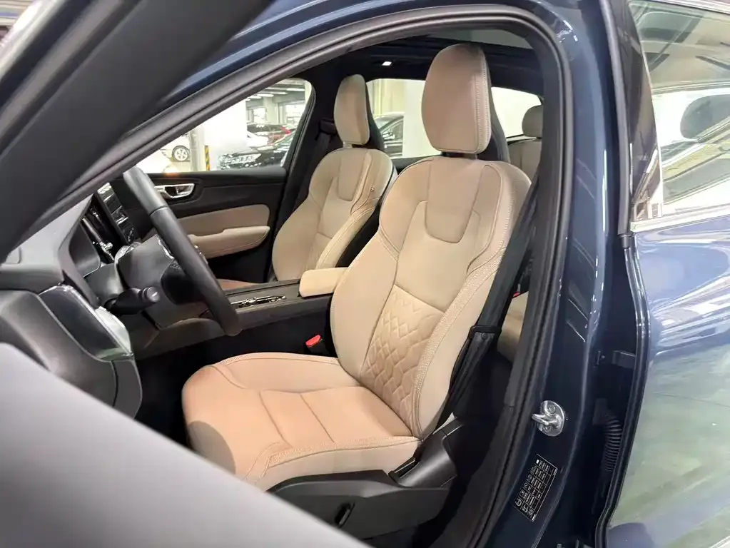 Volvo XC60 2025 из CN, фото 4