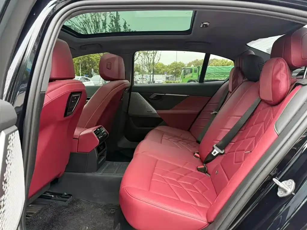 BMW 5 Series 2024 из CN, фото 8