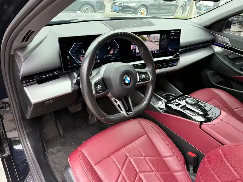 BMW 5 Series 2024 из CN, фото 2