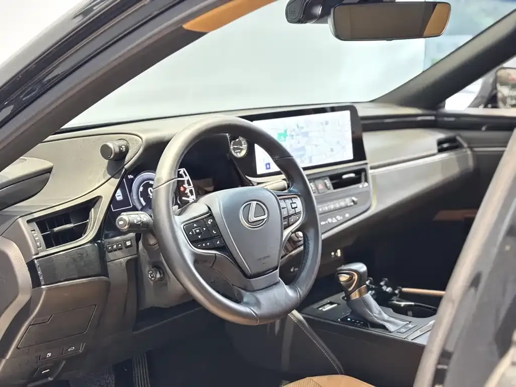 Lexus ES — фото 10