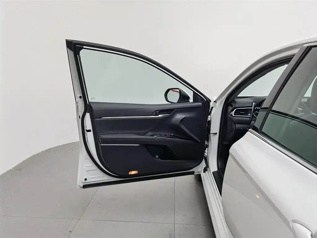 Toyota Camry 2023 из CN, фото 5