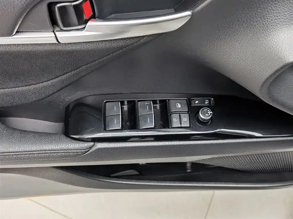 Toyota Camry 2023 из CN, фото 10