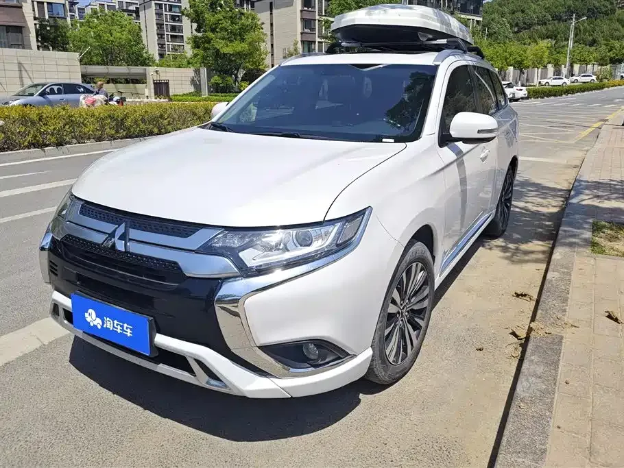 Mitsubishi Outlander — фото 1