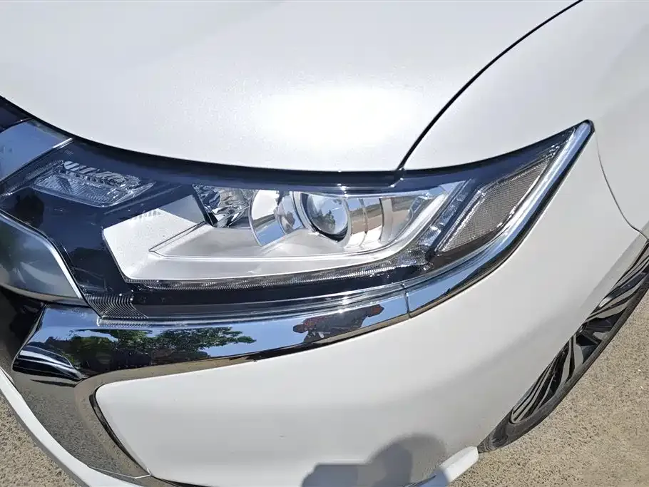 Mitsubishi Outlander — фото 2