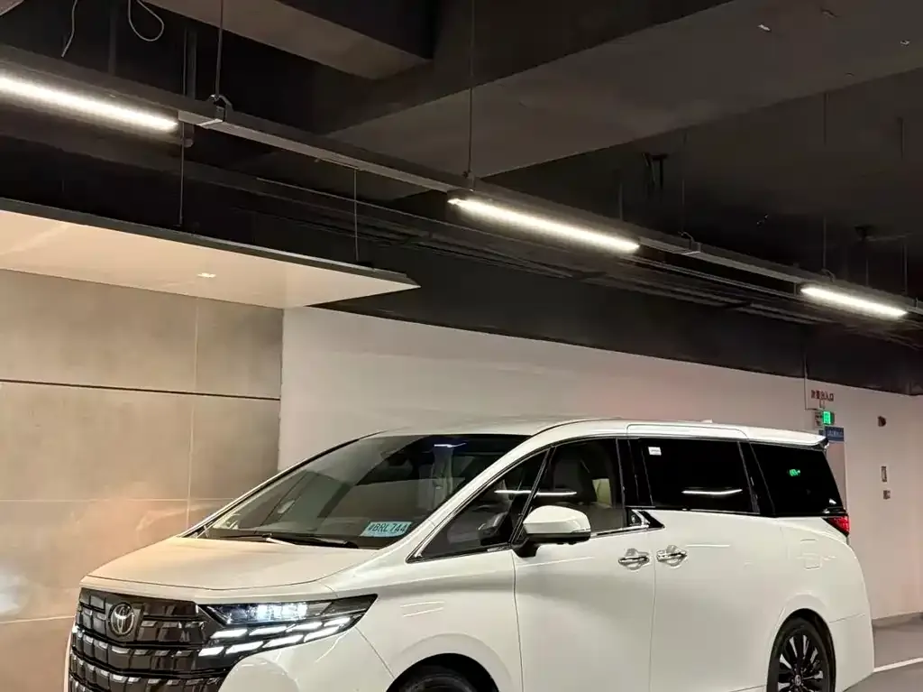 Toyota Alphard — фото 2