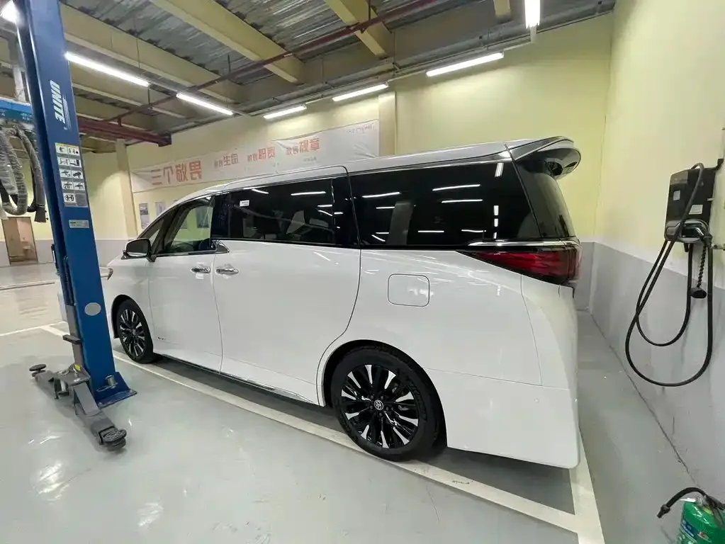 Toyota Alphard — фото 7