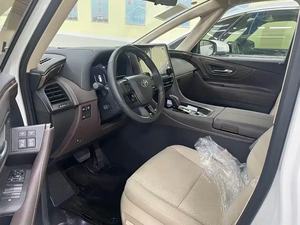 Toyota Alphard — фото 5