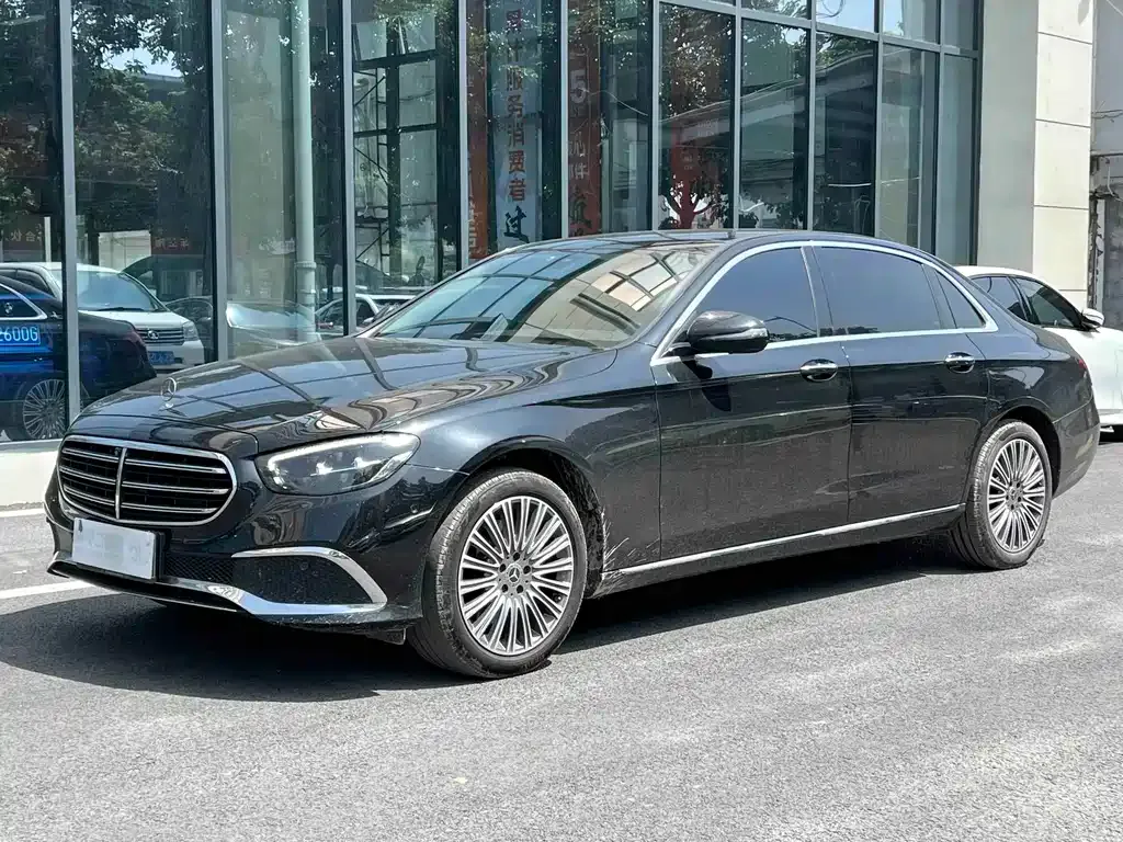 Mercedes-Benz E-Class — фото 1