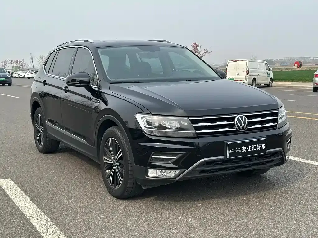 Volkswagen Tiguan L — фото 9