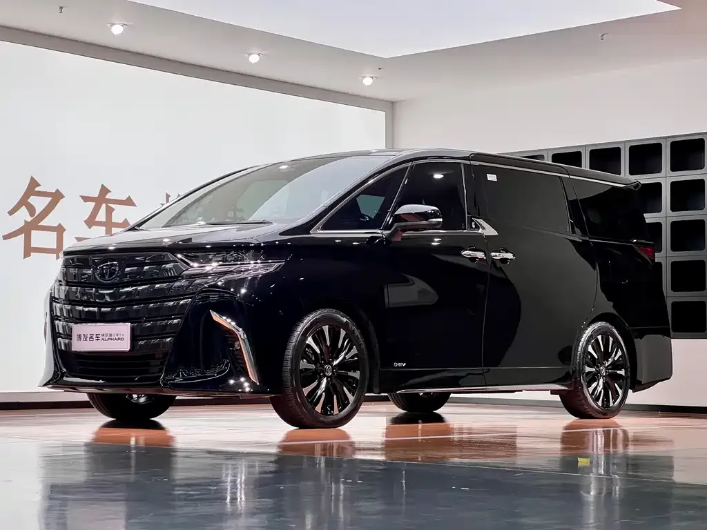 Toyota Alphard — фото 1